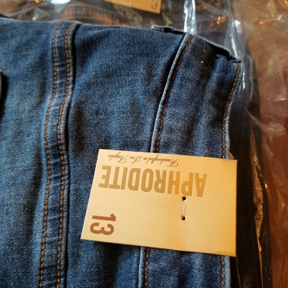 Aphrodite Highwaisted Distressed Jeans - Picture 2 of 2